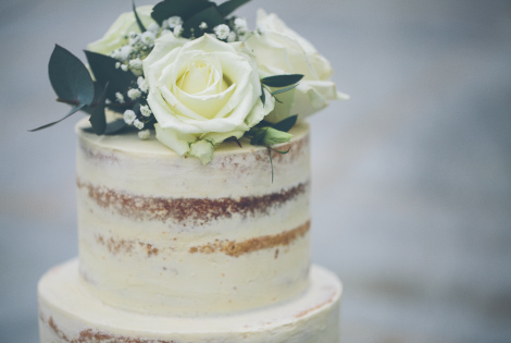 A close up photograph of one of Sharon McGowan's beautiful wedding cake designs.